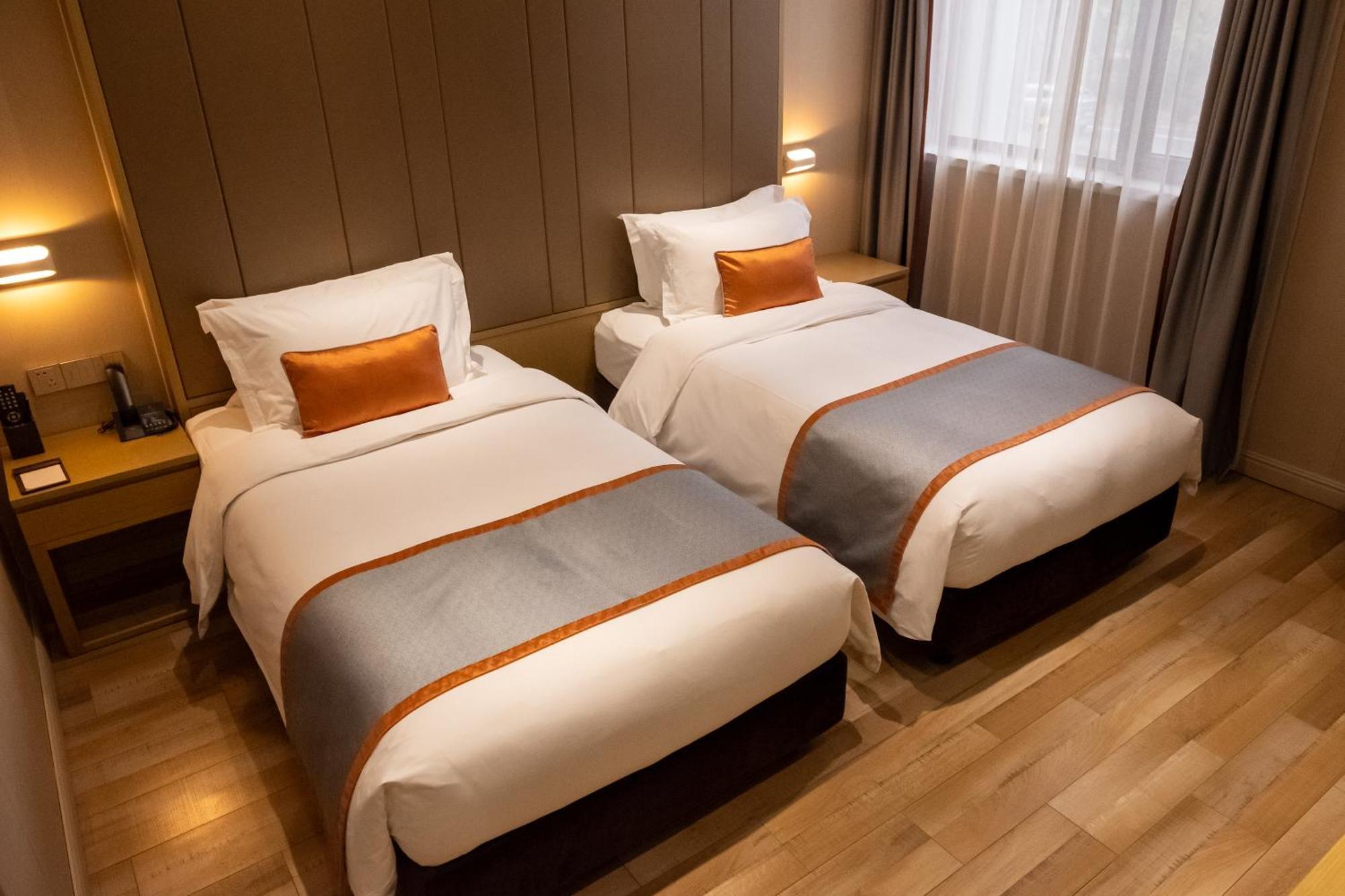 Shanghai-Deco Hotel-Free Shuttle Bus To Pudong Airport And Disneyland Esterno foto