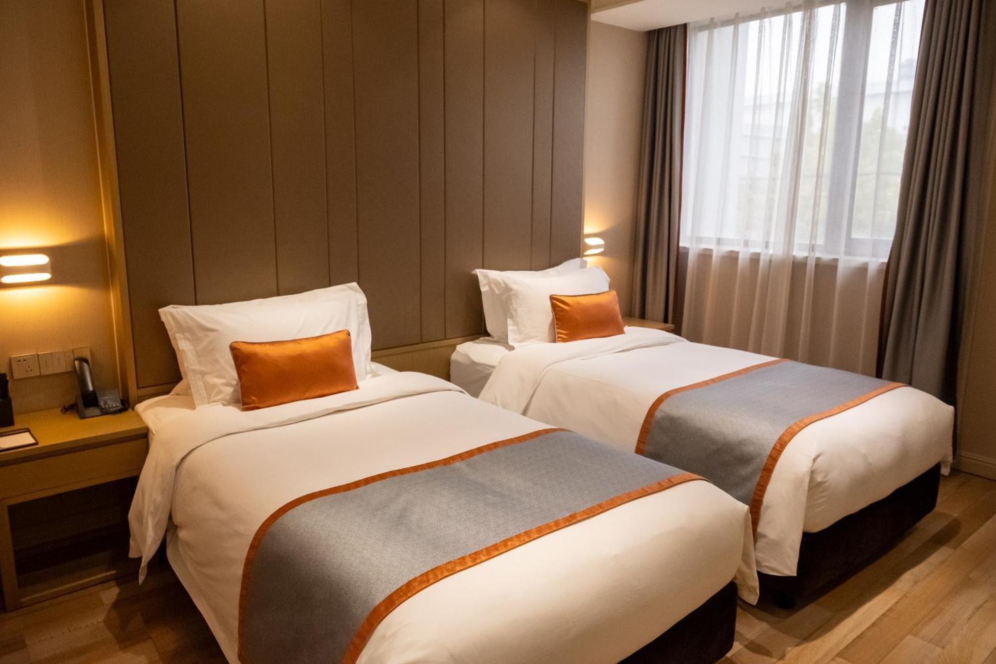 Shanghai-Deco Hotel-Free Shuttle Bus To Pudong Airport And Disneyland Esterno foto