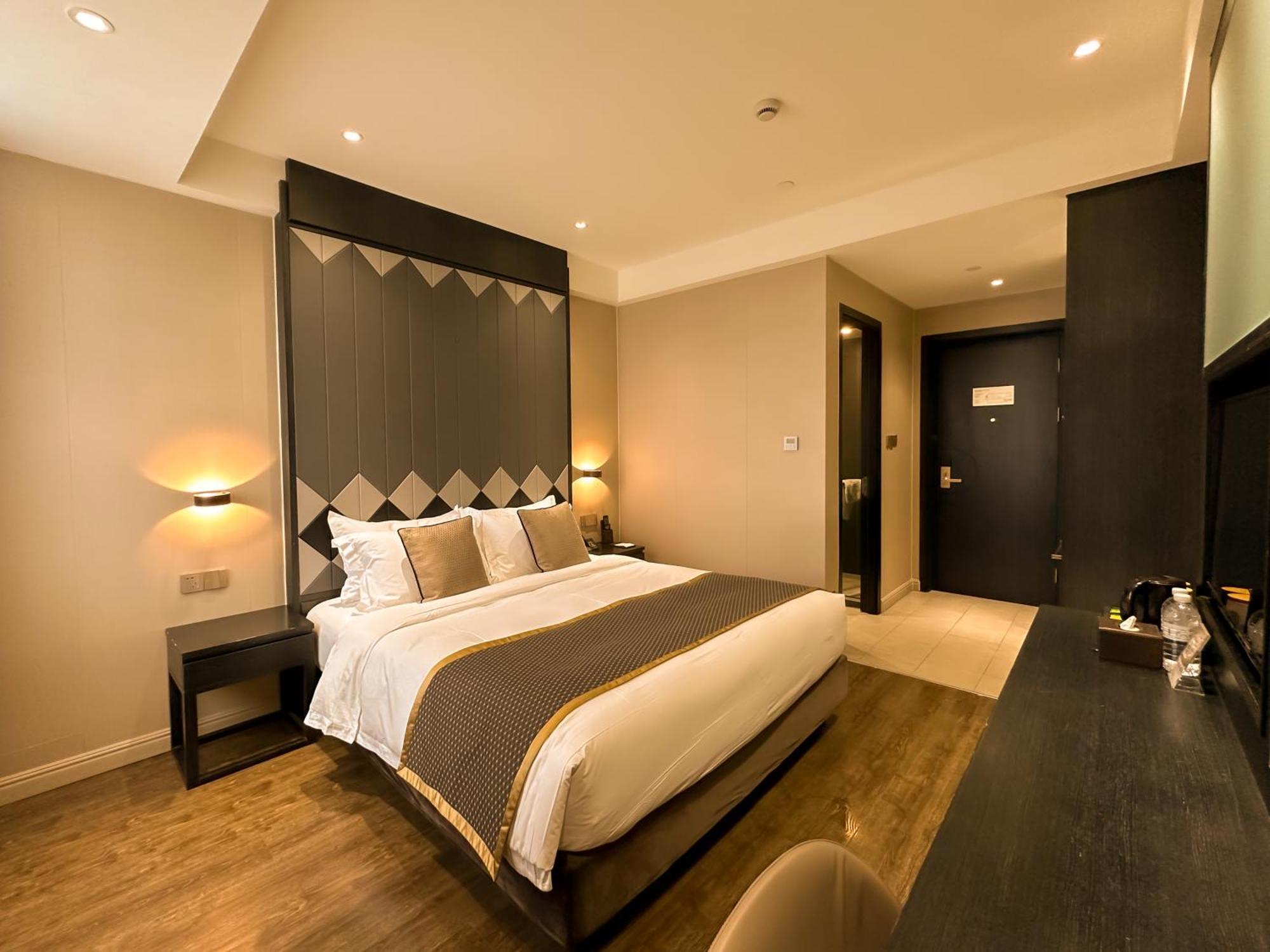 Shanghai-Deco Hotel-Free Shuttle Bus To Pudong Airport And Disneyland Esterno foto
