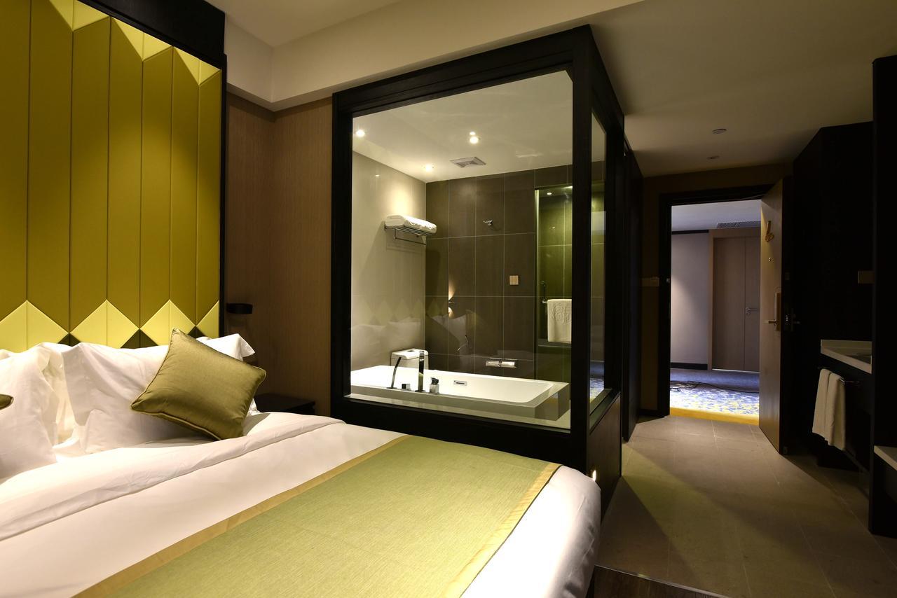 Shanghai-Deco Hotel-Free Shuttle Bus To Pudong Airport And Disneyland Esterno foto